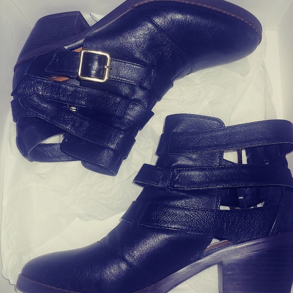 Steve Madden Shoes - Steve Madden Ankle western style FINAL sale
